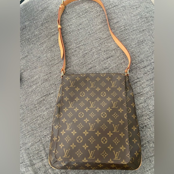 Vintage Louis Vuitton crossbody purse. - Picture 1 of 7